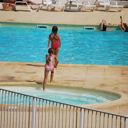 Apartment 3 Pieces Climatisees Dans Avec Piscine *